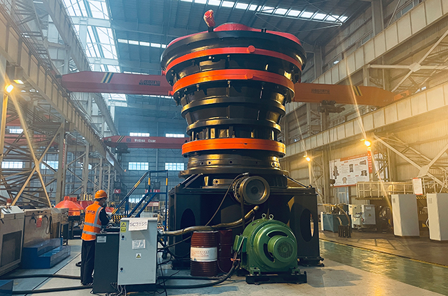 HCG系列旋回式破碎机设备实拍展示3