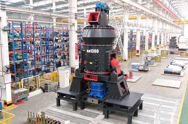 HLM系列立式磨粉机设备实拍展示1